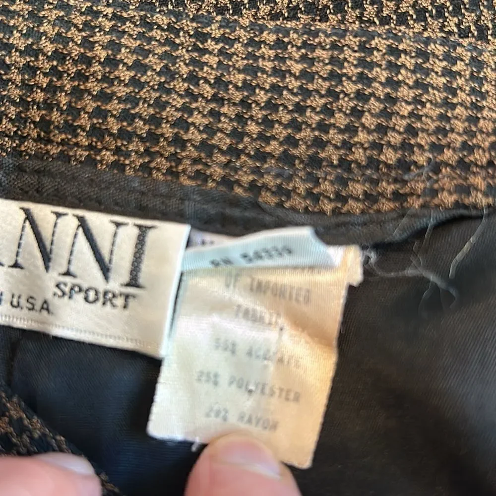 Gianni black and brown tiny houndstooth skirt size 12 fits more like a 10